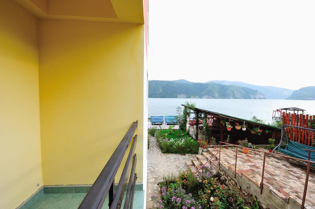 Casa Ana Serena Ieşelniţa Eksteriør bilde