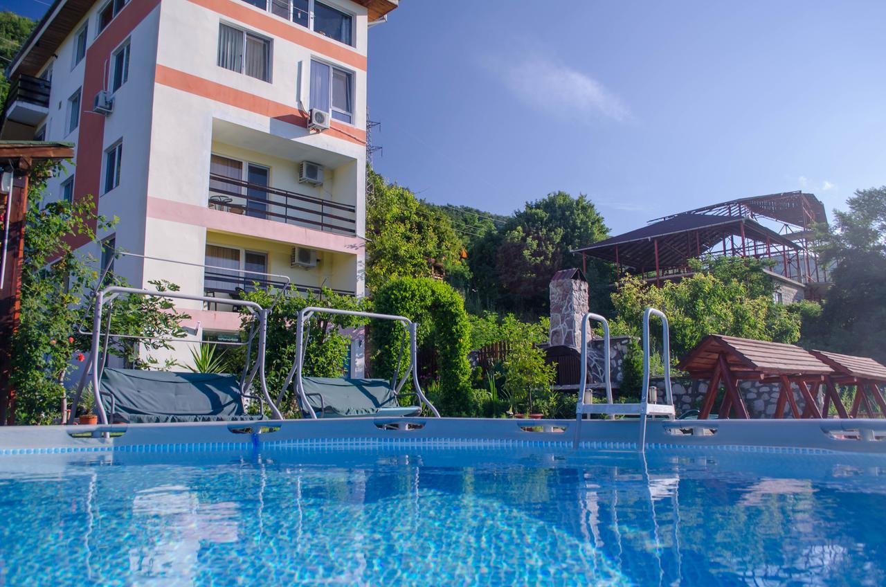 Casa Ana Serena Ieşelniţa Eksteriør bilde