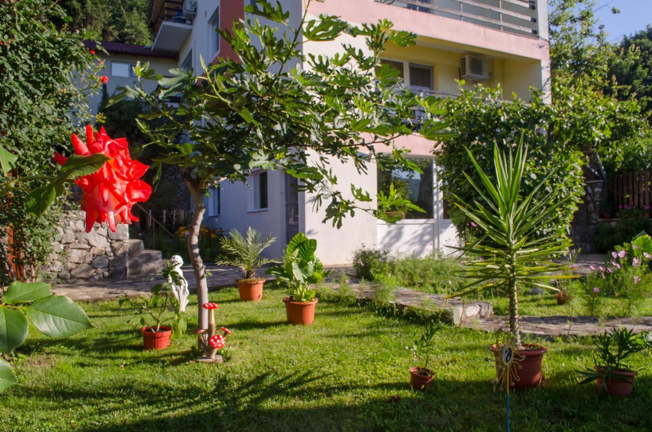 Casa Ana Serena Ieşelniţa Eksteriør bilde