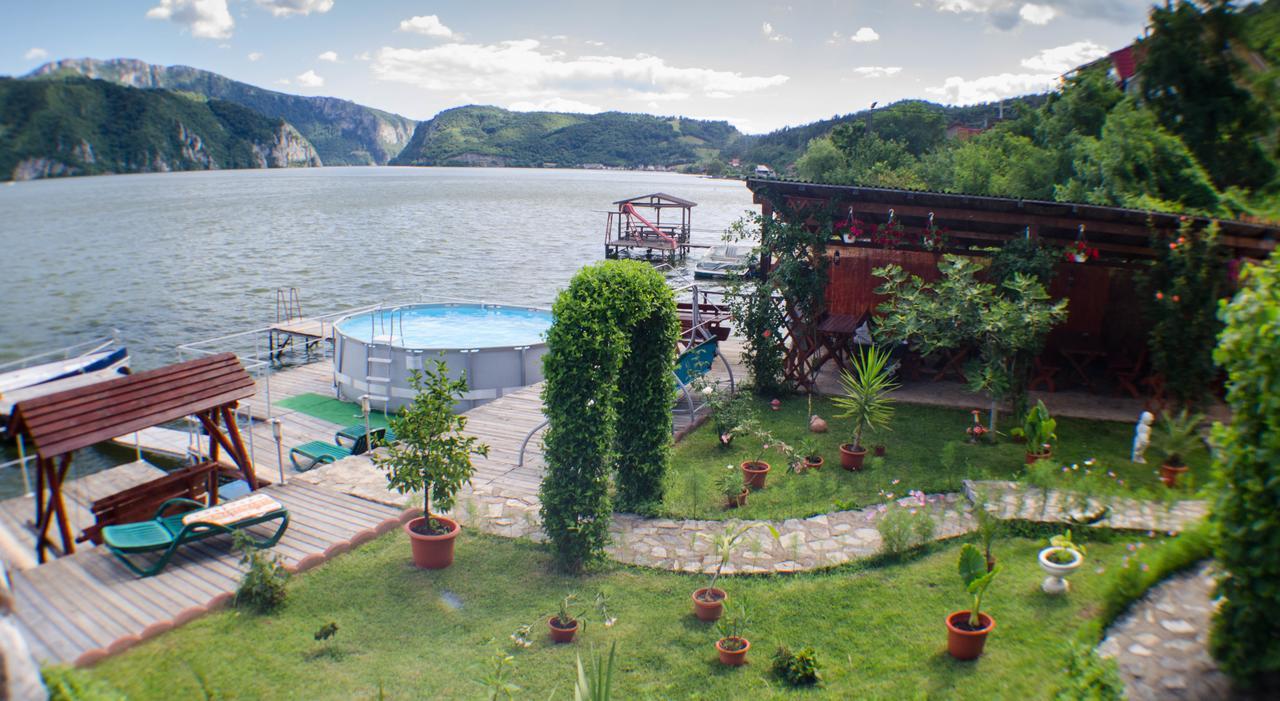 Casa Ana Serena Ieşelniţa Eksteriør bilde