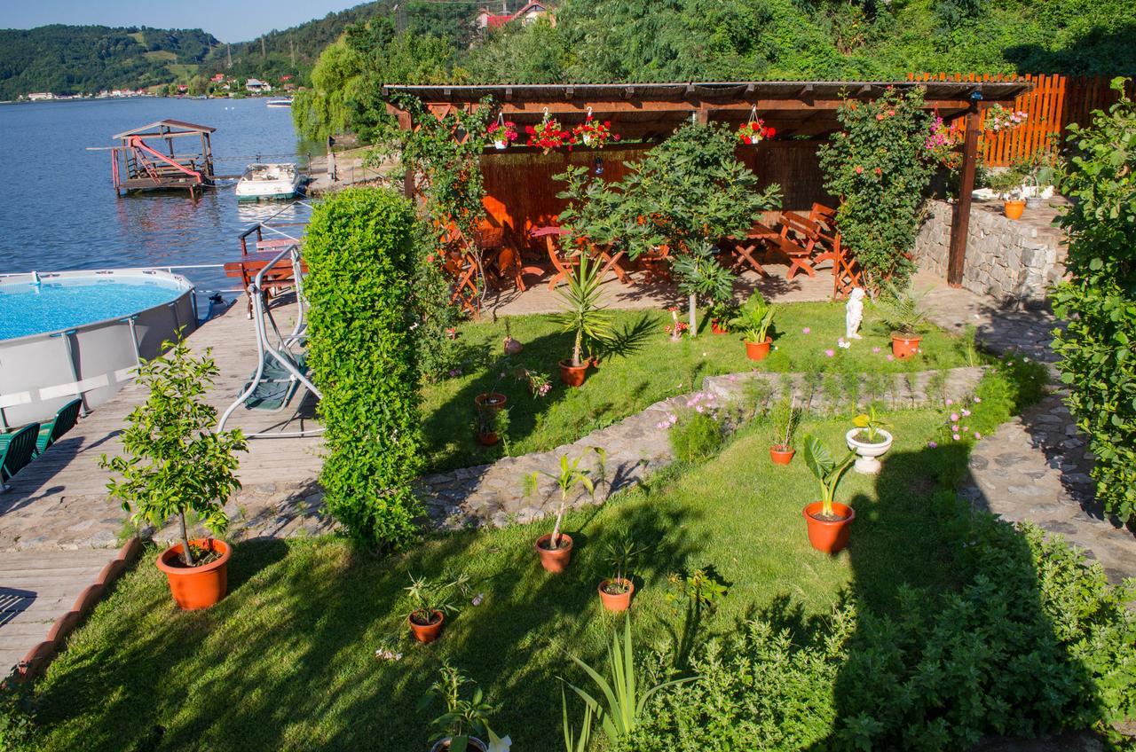 Casa Ana Serena Ieşelniţa Eksteriør bilde