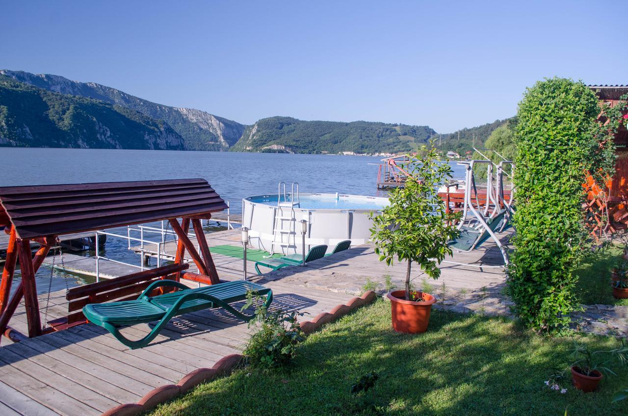 Casa Ana Serena Ieşelniţa Eksteriør bilde